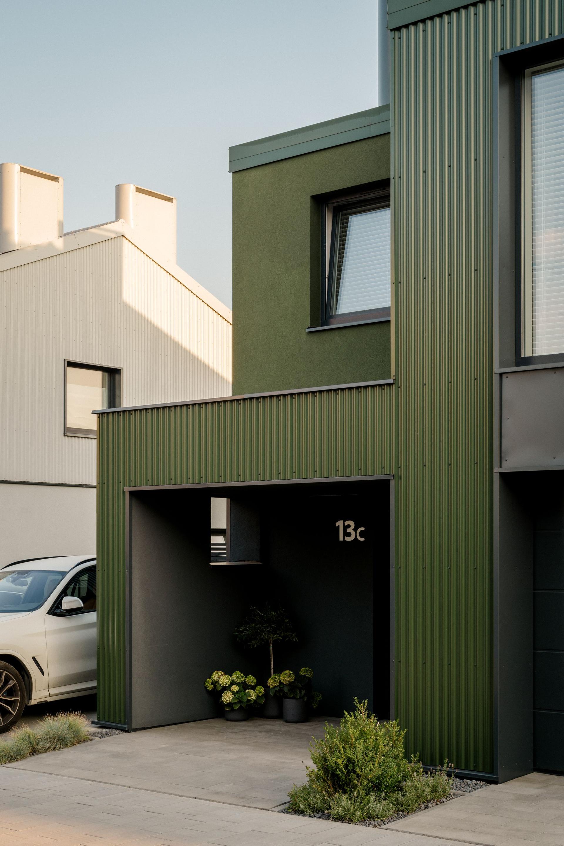 Grid image 1